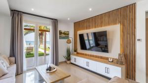 Seafront Villa Melachrinou