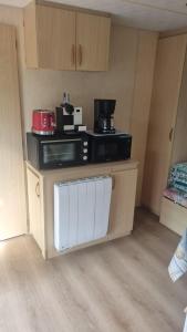 Mobil home 4 personnes sur camping 3 étoiles à 150m de la plage