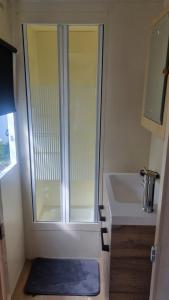 Mobil home 4 personnes sur camping 3 étoiles à 150m de la plage