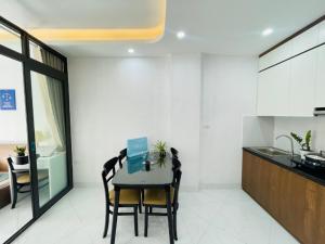 Phòng xinh xắn, có ban công ở Khương Đình, nghỉ ngắn ngày, làm việc thoải mái