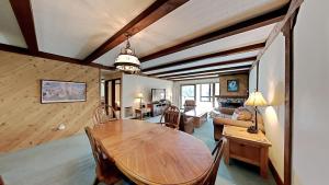 Retro 3 Bed 3 Bath Condo with Mountain View!