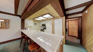 Retro 3 Bed 3 Bath Condo with Mountain View!