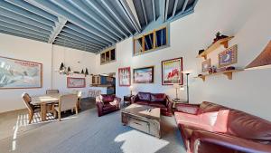 Large Spacious Upgraded 4 Bedroom Condo - 3hvězdičkové hotely ve městě Mammoth Lakes