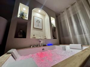 Appartements AMMG Tour Marina – Suites Signature | Vue Mer Panoramique, Jacuzzi & Design : photos des chambres