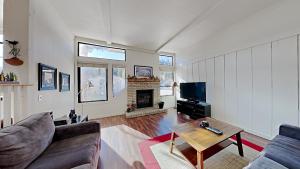 Spacious 2 Bedroom Home with Pool