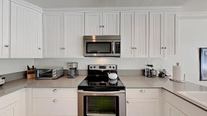 Spacious 2 Bedroom Home with Pool