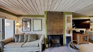 Beautiful Remodeled One Bedroom Condo!