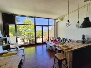 Appartements Au coeur du port de Saint-Mandrier, piscine, tennis, tout a pied : photos des chambres
