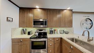 Remodeled 2 Bedroom Condo with Amazing Views!