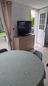 "Les barbiots" Jolie dépendance proche plages