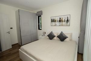 ME5 Halo 2-bedroom ВатСaп66935B2I976 вид на бассейн