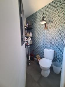 Maisons de vacances family home between land and sea with pool : photos des chambres