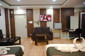 Rudra Stay Near Zoo Road