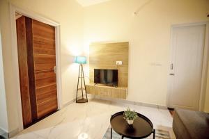 1BHK Near Royal Meenakshi Mall 001
