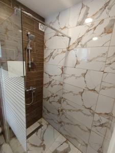 Green Apart Residence Including Parking Place