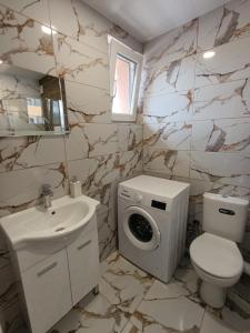 Green Apart Residence Including Parking Place