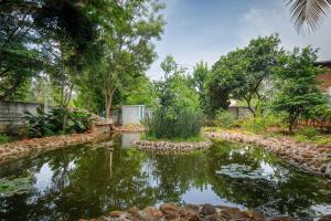 White Lotus Villa by StayJadeJacuzziGardenPond