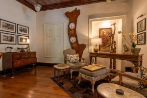 Colonial House With a Garden l Mystic Abode