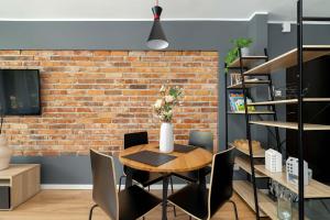 Modern Apartment Poznań Jaworowa Perfect for Remote Work by Noclegi Renters