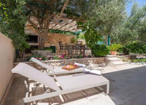 Casa olBol - Modern Apartment with Seaview and Private Large Backyard