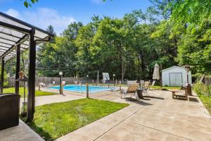 Spacious Family Getaway- Salt Water Pool & Hot Tub