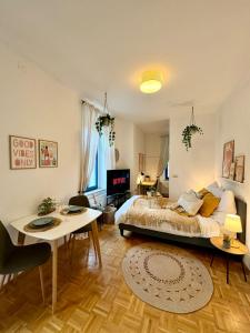 StayTime - Mango Room