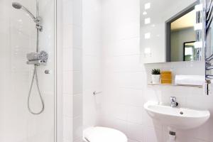 Student Only, Standard Studio Yugo therese house