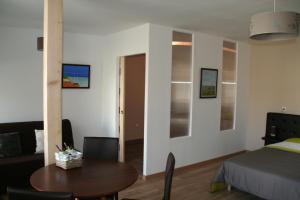 B&B / Chambres d'hotes Chambres d-hotes Escale a Bouin : Chambre Familiale avec Salle de Bains Privative