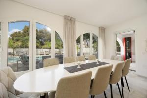 Marbella, Costabella - Beachfront Villa with Heated Pool