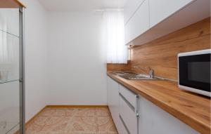 1 Bedroom Beautiful Apartment In Seline 