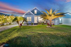 Tipsy Turtle l Heated Pool l Walk to Beach