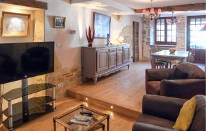 4 Bedroom Cozy Home In Aiguillon