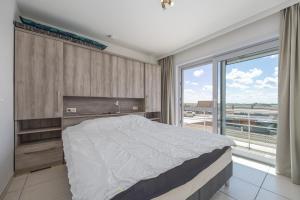 Volledig gerenoveerd 2 slaapkamer appartement in Westende-Bad, 250 m van het strand