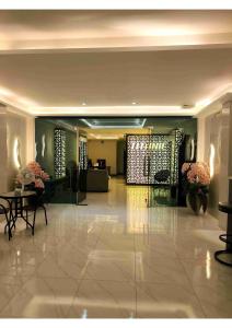 Titanic Residence-7 minute walk to the Beach