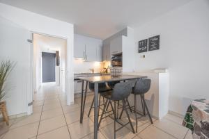 Volledig gerenoveerd 2 slaapkamer appartement in Westende-Bad, 250 m van het strand