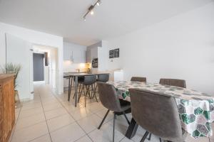 Volledig gerenoveerd 2 slaapkamer appartement in Westende-Bad, 250 m van het strand