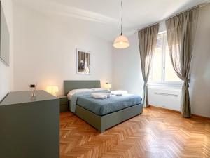 Vista Ghirlandina - Attico sul tetto del centro al settimo piano