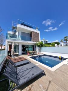 Luxury Design Villa (Private Pool & Jacuzzi)