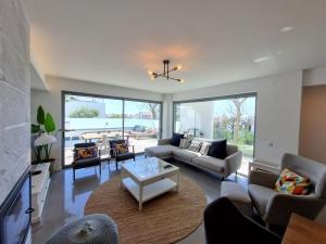 Luxury Design Villa (Private Pool & Jacuzzi)