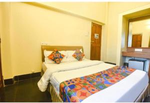 Royal Baga Villas