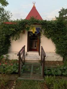 Shivoham Cottage near Dhokane Waterfall
