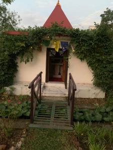 Shivoham Cottage near Dhokane Waterfall