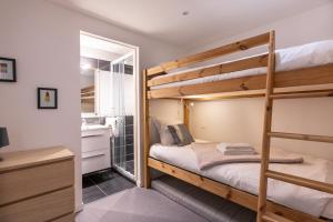 Chalets Madame Vacances Chalet Ponturin : photos des chambres