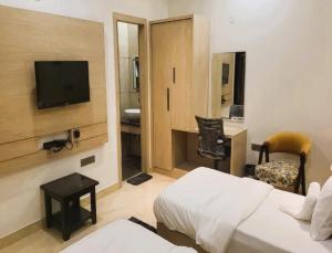 HOTEL MID-TOWN In Aligarh UP