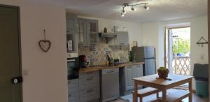 Maison village à 2 pas de la Dolce Via, Ardèche, 2 nuits minimum