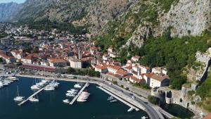 Romantic Escape - Stunning Rooftop Views - Old Town