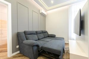 Petrovdom Apartments 6-63 in RC Zhemchuzhyna 38, Zhylianska 68