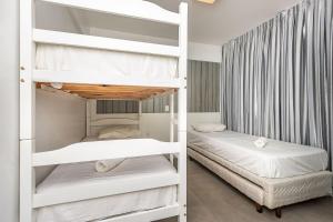 Solar de Bombinhas 204 – Localização Privilegiada e Ótimo Custo-Benefício a 30m da Praia.