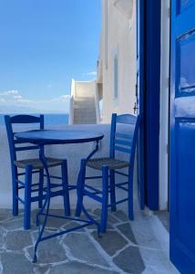 Blue Dolphin Studios and Apartment