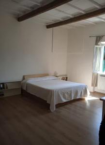 la Casa di Pomaia la Stanza Bianca